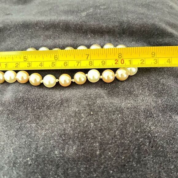 Single Strand Multi Toned Faux Pearl Choker Necklace, Bar & Hoop Toggle Closure - Picture 7 of 7